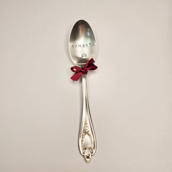 The Loving Spoon - Vintage Löffel Namaste - Beautiful Joy